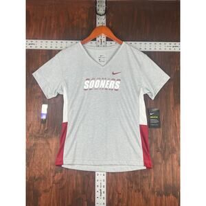 Nike Oklahoma Sooners Boomer Breathe V Neck Shirt Grey Red Womens Small NEW NCAA